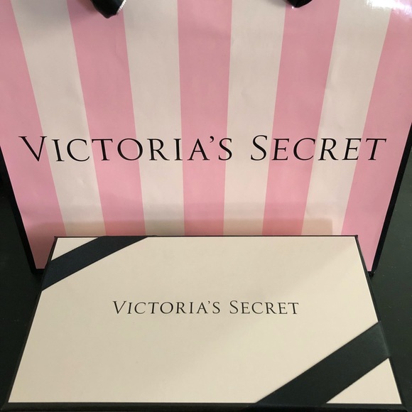 Victoria’s Secret Exclusive Jewelry Bag - Picture 7 of 8